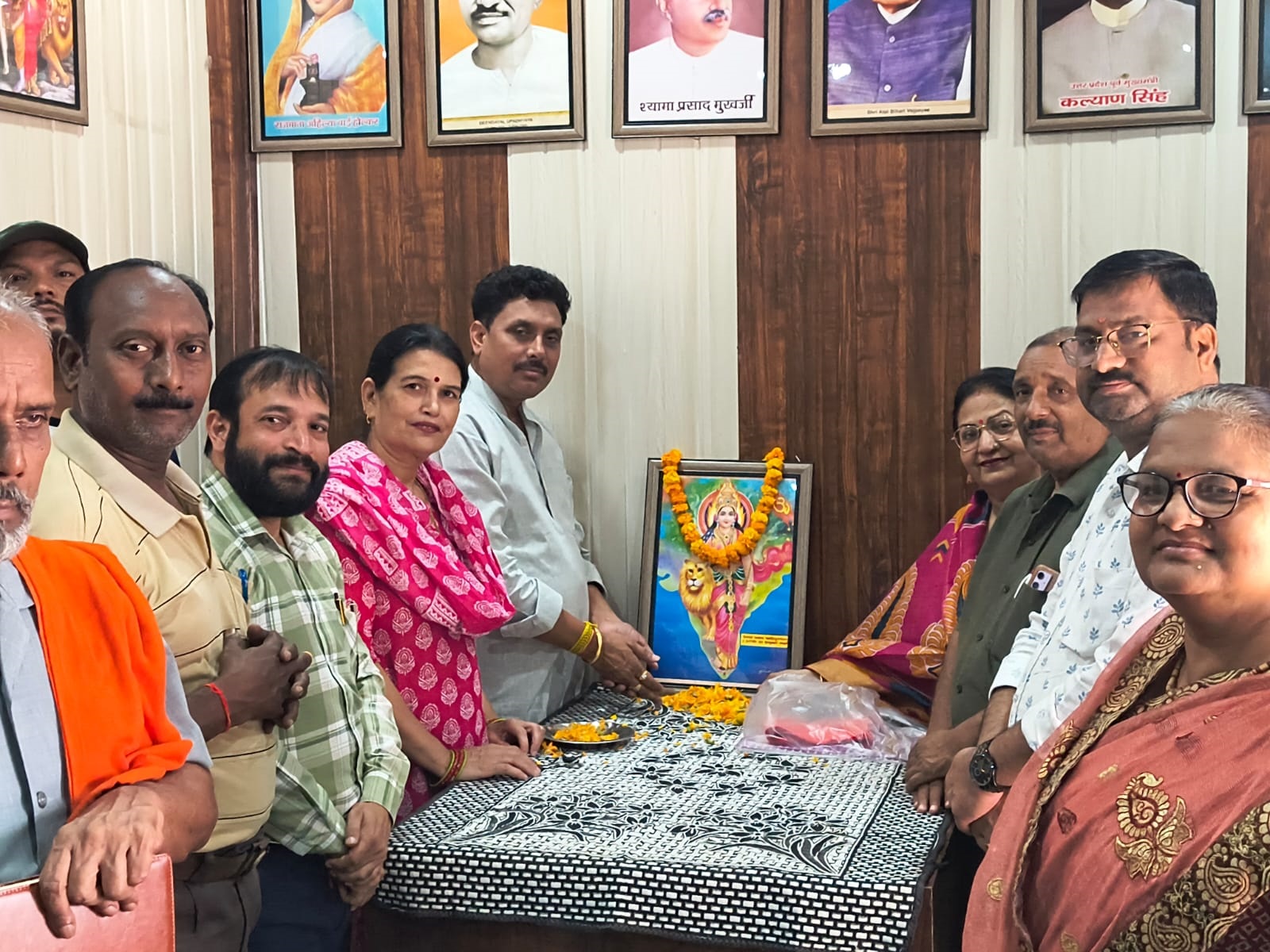 सिकंदराराऊ में संपन्न हुई भाजपा की मासिक मंडल बैठक, आगामी कार्यक्रमों की रूपरेखा तैयार, अनिल सिसोदिया रहे मुख्य अतिथि