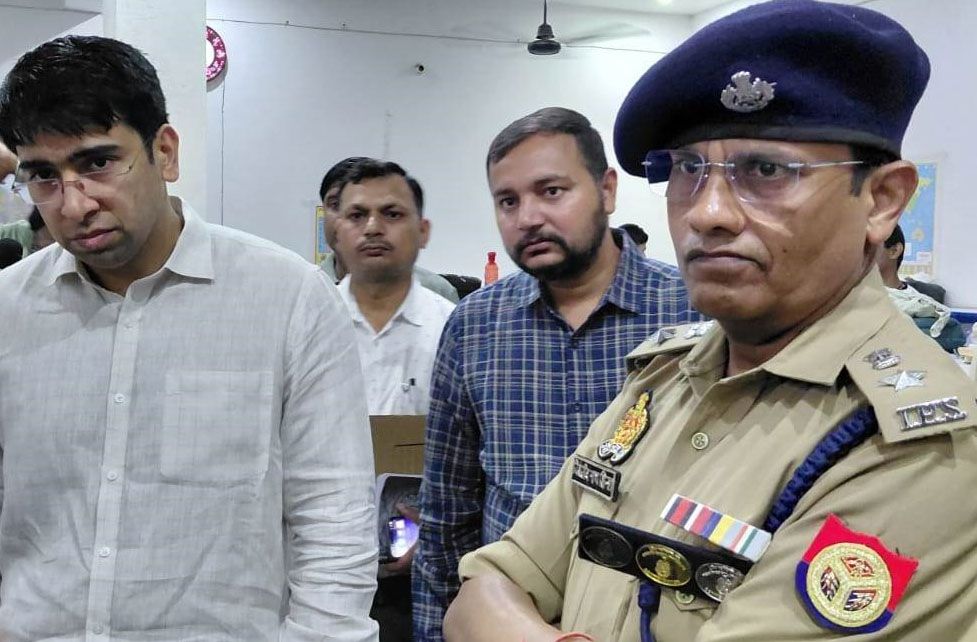 बेसमेंट में चल रही तीन लाइब्रेरियां बंद, छात्रों की फीस लौटाने के निर्देश