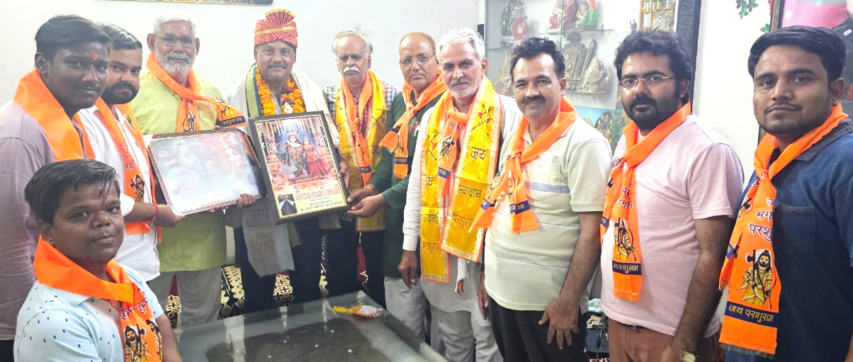 युवा ब्राह्मण महासभा ने किया अवधेश पंडा का भव्य स्वागत
