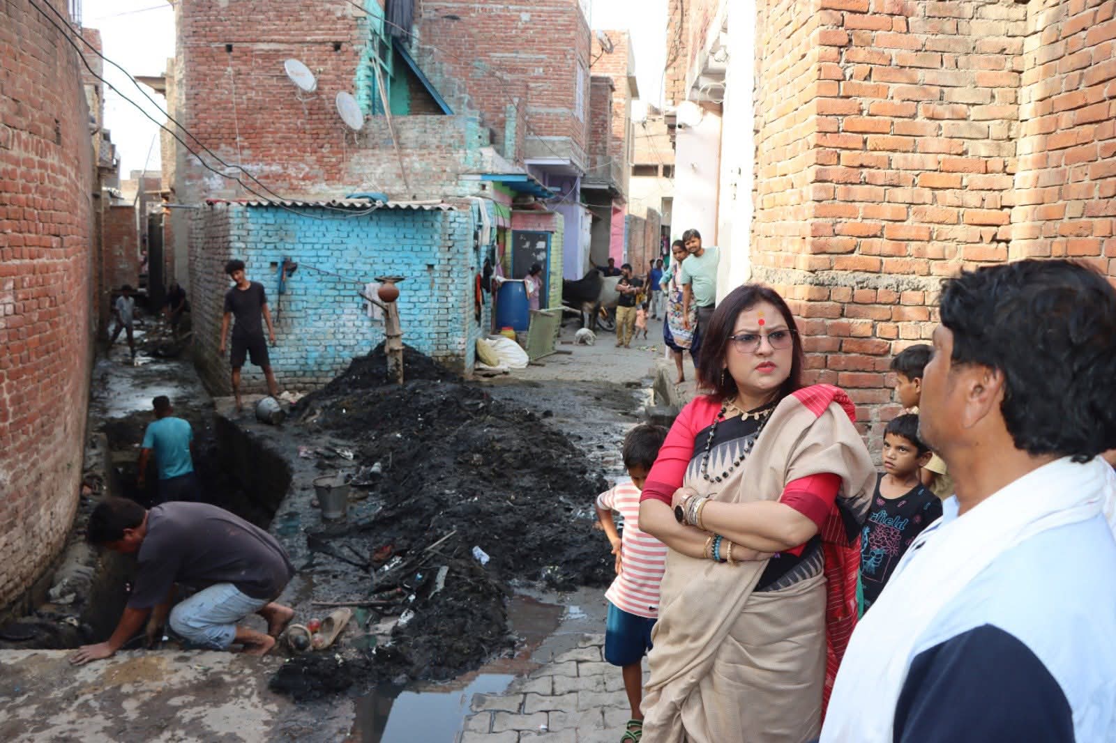 पालिका अध्यक्ष श्वेता चौधरी ने लाल डिग्गी क्षेत्र का किया निरीक्षण, मौके पर जाकर देखा नाला सफाई कार्य ,दिये निर्देश
