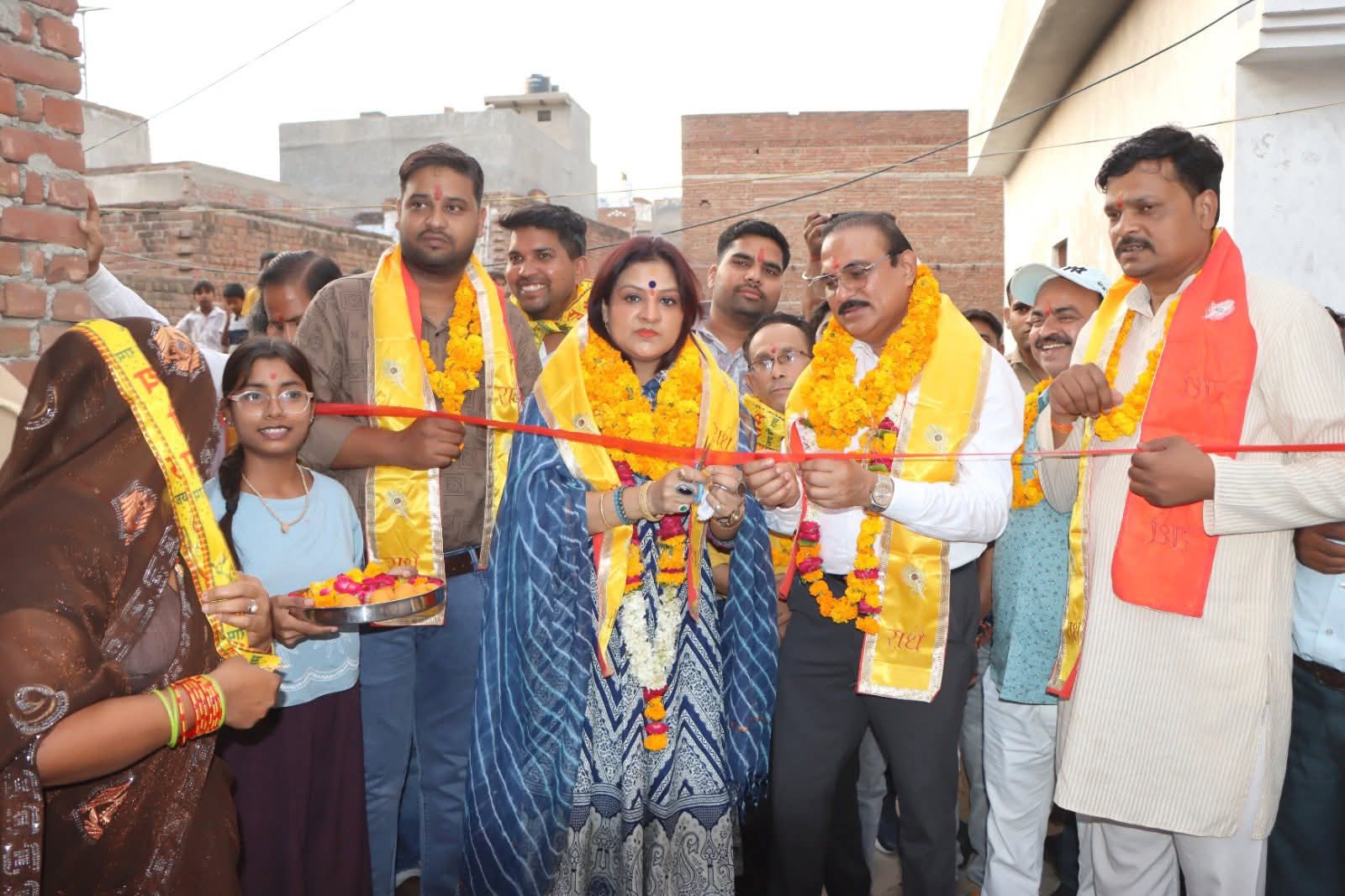 पालिकाध्यक्ष श्वेता चौधरी ने किया वार्ड 13 में सीसी इंटरलॉकिंग टाइल एवं नाली निर्माण कार्य का हुआ लोकार्पण