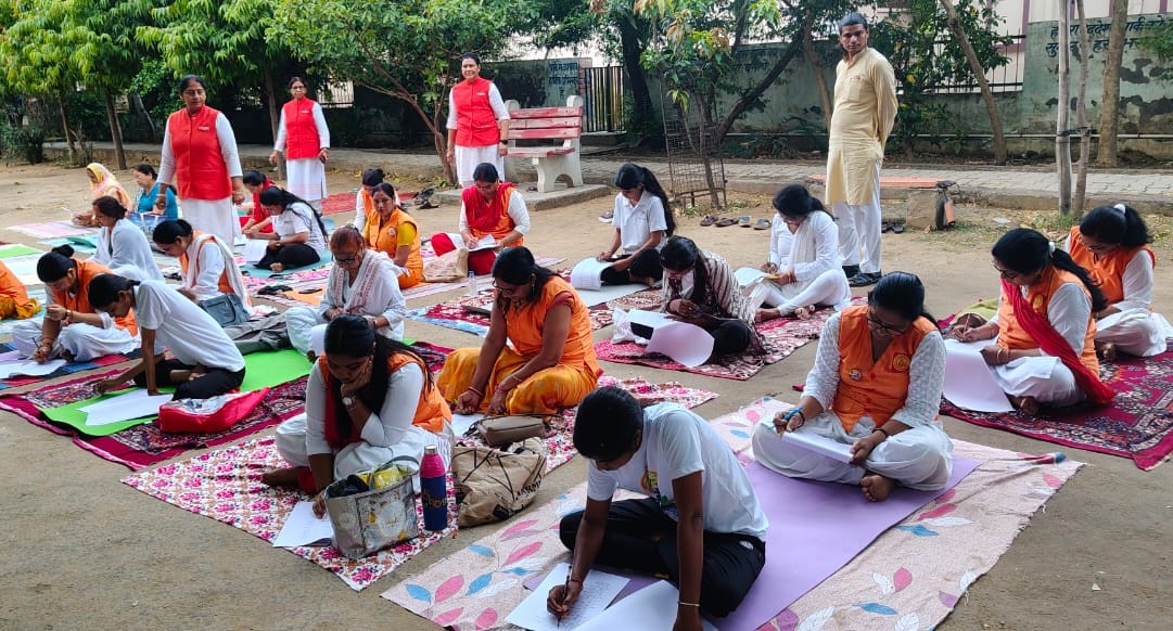हरिगढ़ में योग शिक्षकों की हुई लिखित परीक्षा, सह योग शिक्षक प्रशिक्षण शिविर का समापन