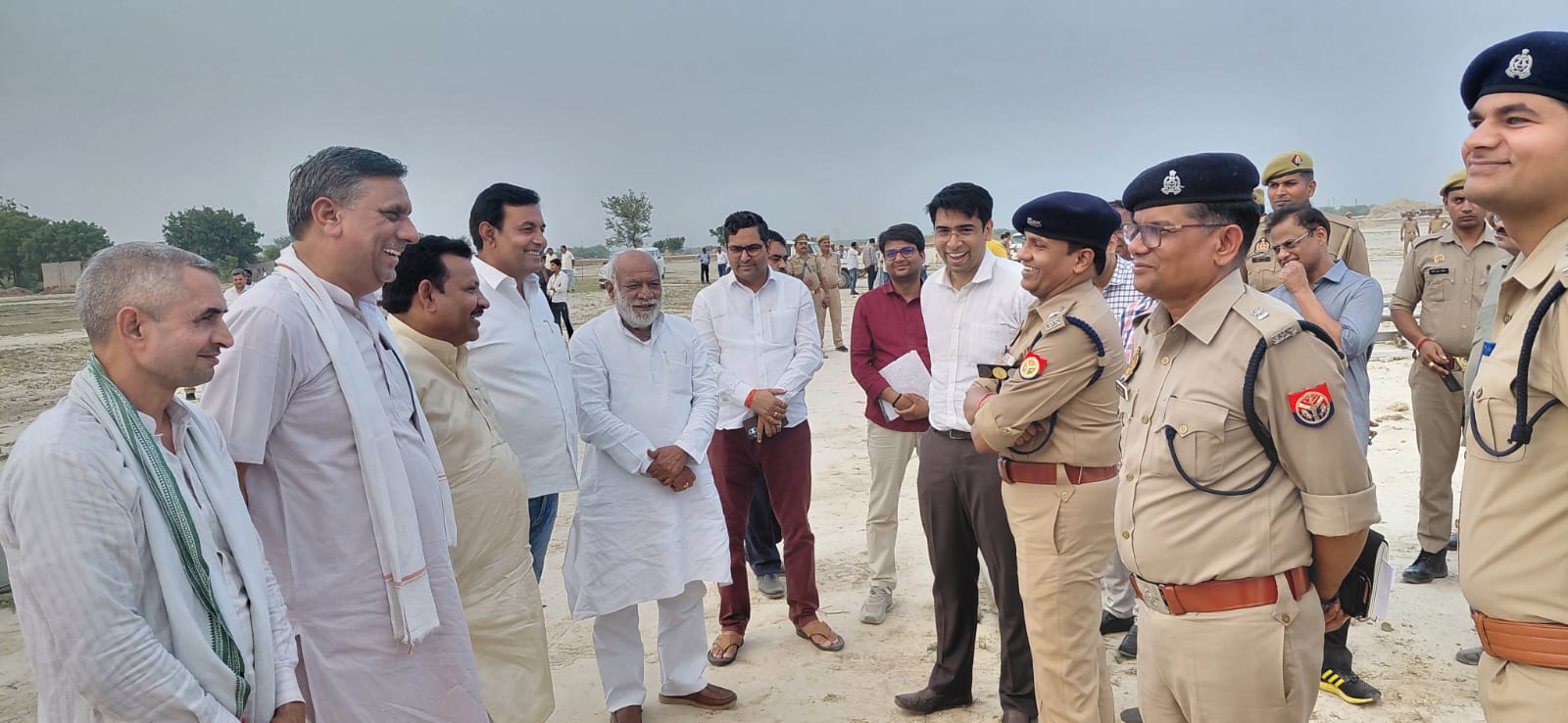 मुख्यमंत्री के निर्धारित कार्यक्रम की तैयारियों का जनप्रतिनिधियों एवं अधिकारियों ने लिया जायजा