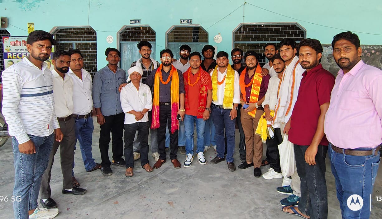 करणी सेना की बैठक में सिकंदराराऊ टीम का गठन, नवनियुक्त पदाधिकारी सम्मानित