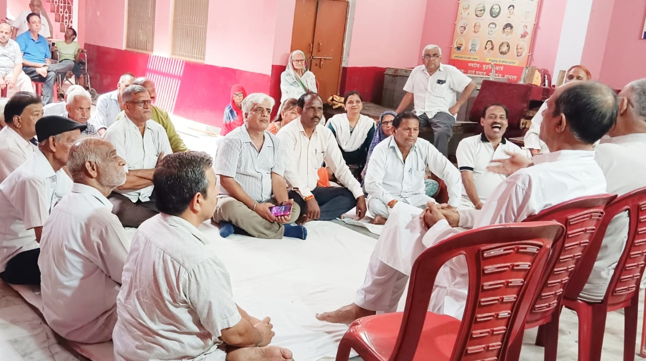 आर्य समाज मुरसान द्वार पर वरिष्ठ नागरिकों के सम्मान में हुआ भव्य कार्यक्रम