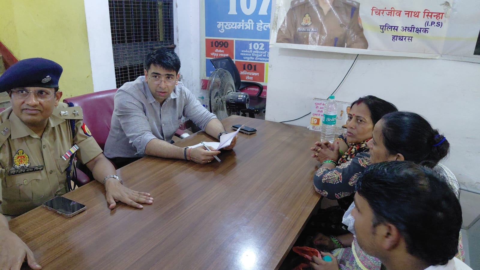 थाना समाधान दिवस में डीएम-एसपी ने सुनी जनसमस्याएं, समयबद्ध निस्तारण के दिए निर्देश