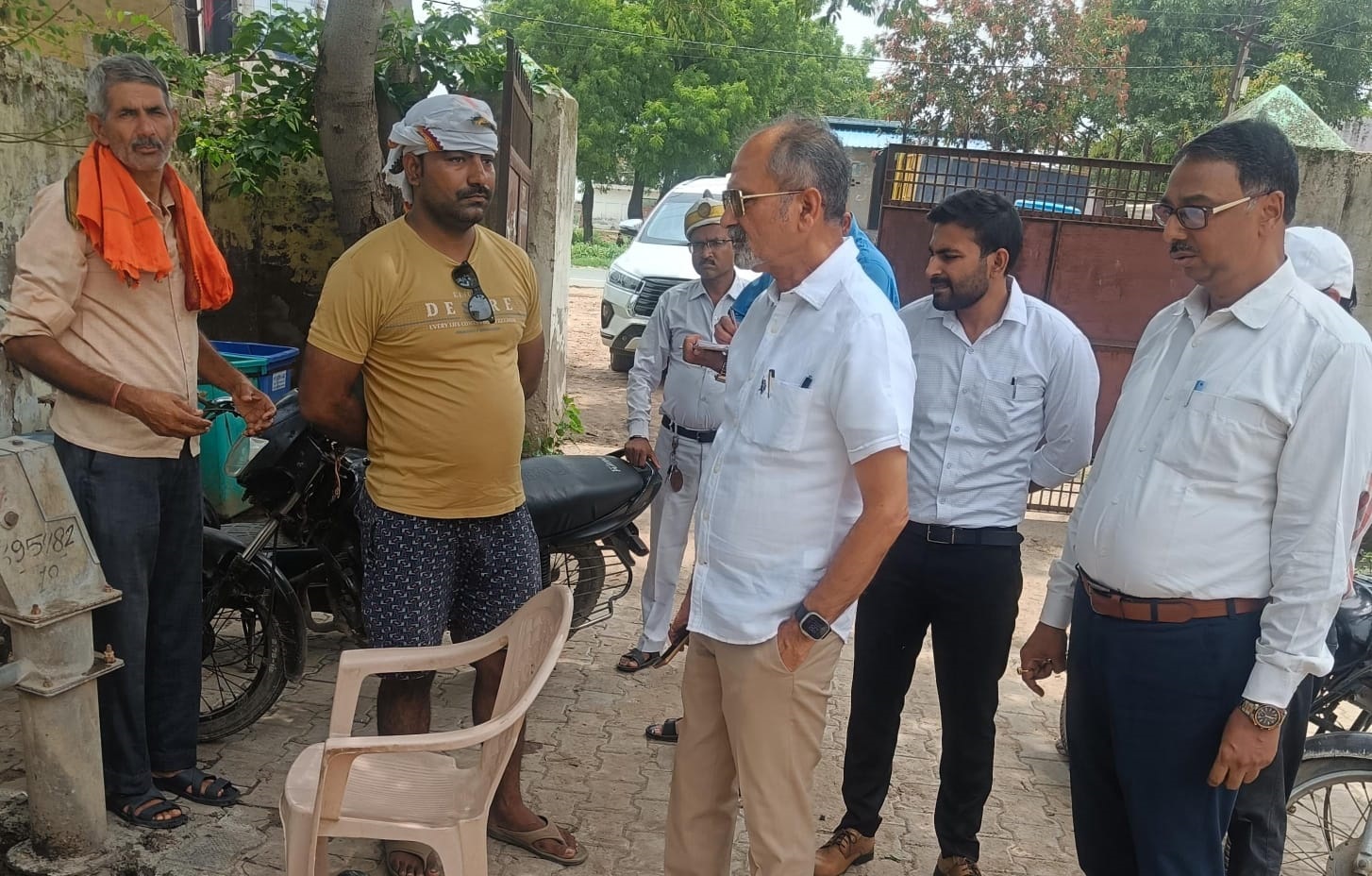 मुख्य विकास अधिकारी ने उर्वरक गोदामों व खाद विक्रेता का किया निरीक्षण, व्यवस्थाएं दुरुस्त रखने के दिए निर्देश