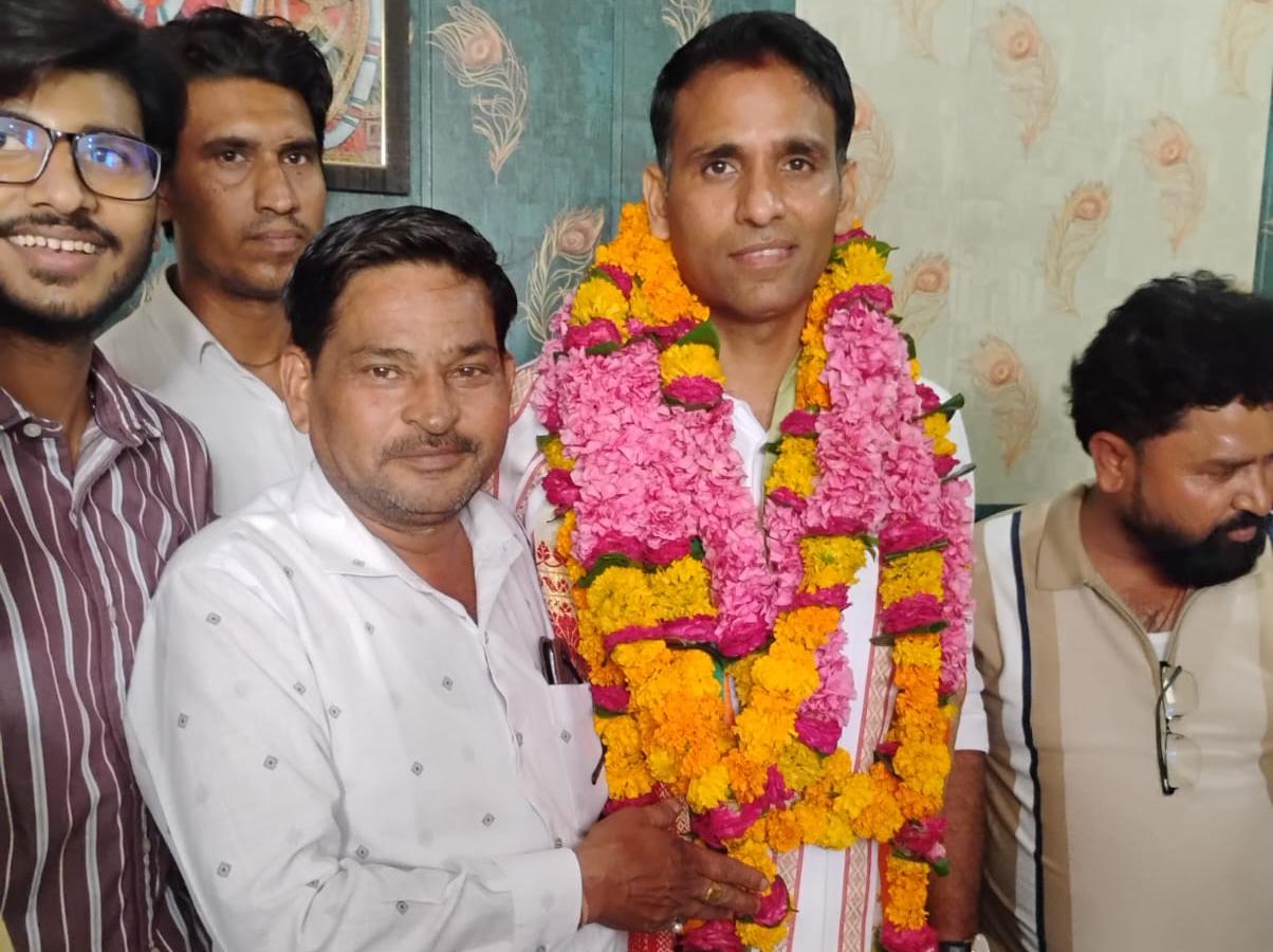 भाजपा प्रदेश मंत्री यतेन्द्र शर्मा का पूर्व सभासद नारायन लाल ने किया भव्य स्वागत