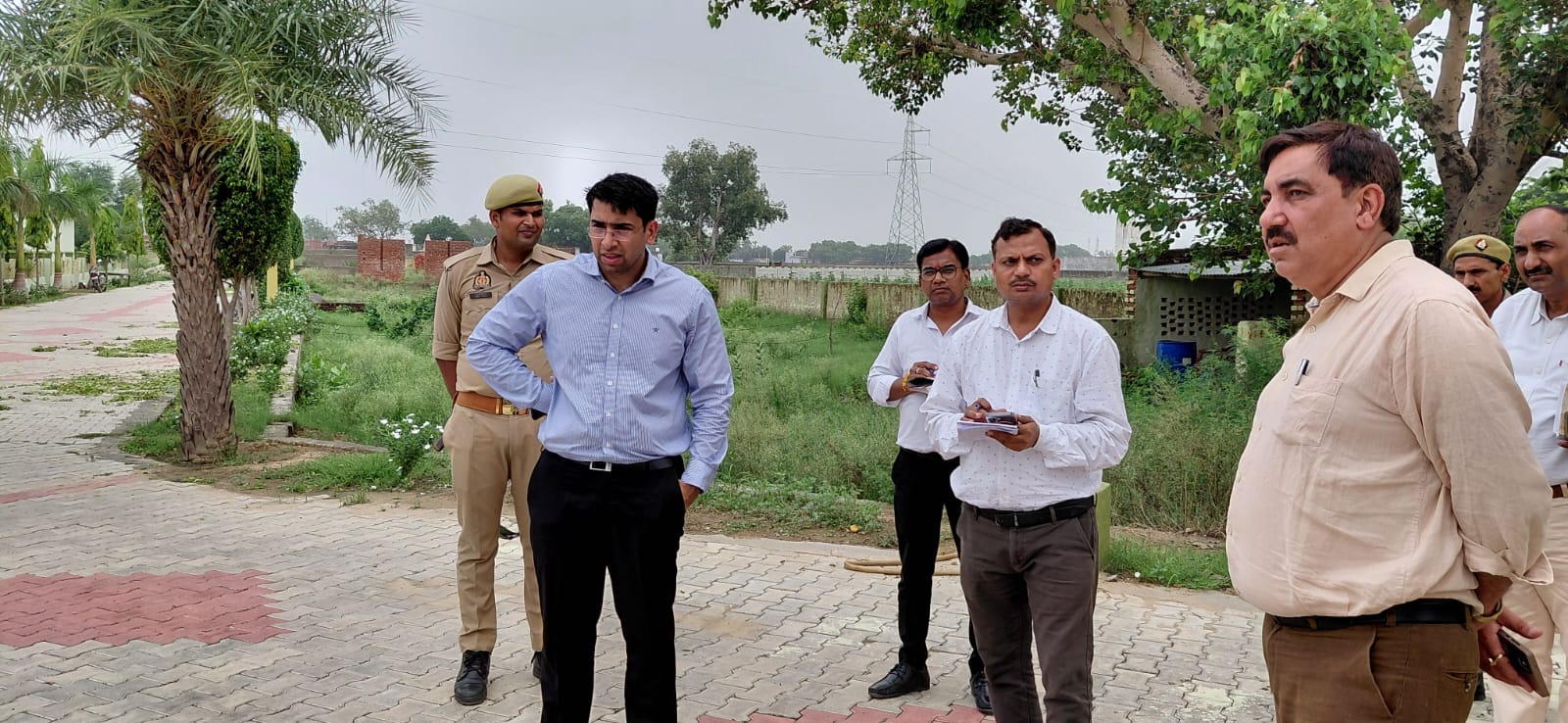 हाईवे किनारे अवैध कॉलोनियों पर डीएम का एक्शन, नियम तोड़ने वालों पर होगी सख्त कार्रवाई ,भूखंड खरीदने से पहले सभी दस्तावेज जांच करने की डीएम ने की अपील