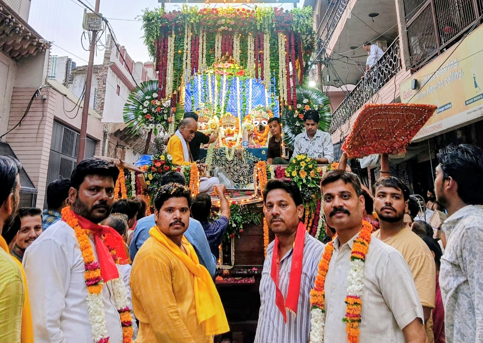 हाथरस में श्रद्धा और उल्लास के साथ निकली भगवान जगन्नाथ की भव्य रथयात्रा, जय जगन्नाथ के जयघोष से गूंजा शहर