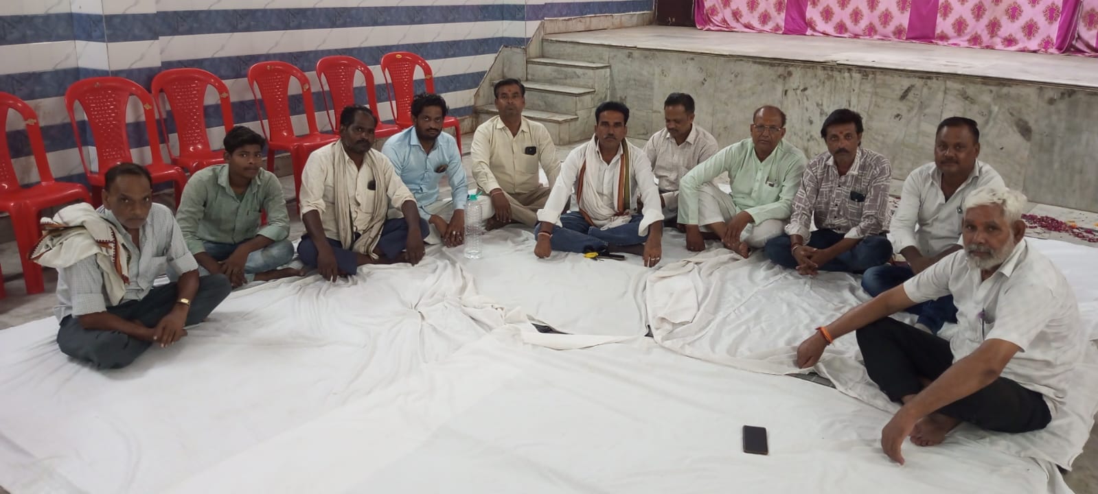 प्रमुख व्यवसायी राकेश ‘काके’ सक्सेना को भावभीनी श्रद्धांजलि, टेंट व्यापारियों ने शोक सभा आयोजित की