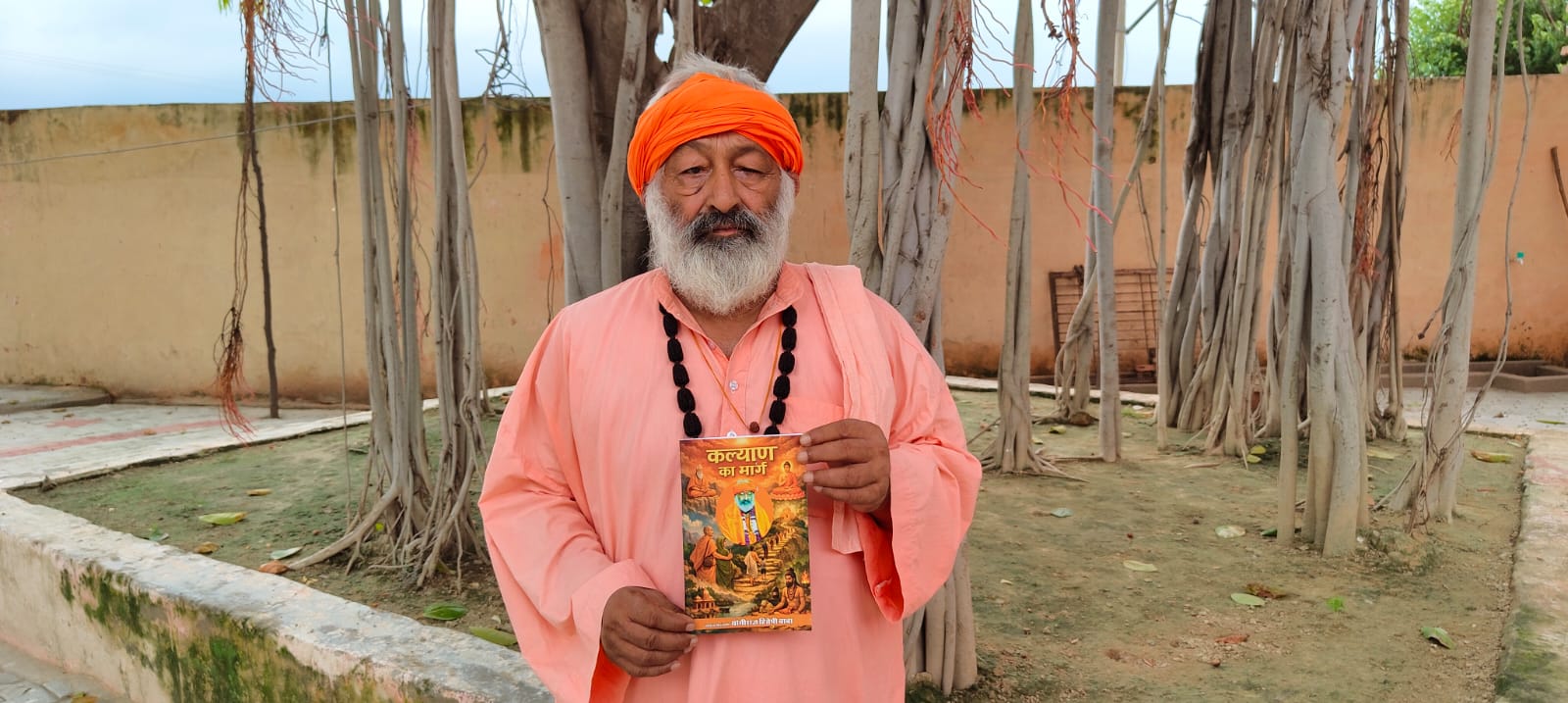 समाज के हित के लिए सदैव तत्पर रहते हैं हितैषी बाबा , गुरु पूर्णिमा उत्सव पर आश्रम में 10 हजार से अधिक भक्तों का होगा जमावड़ा