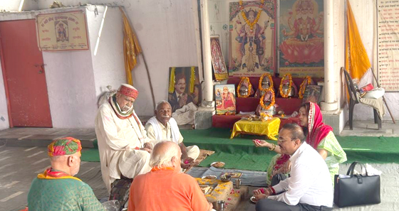 विश्व शांति एवं आपसी सद्भावना के लिए हुआ विष्णु यज्ञ ,पूर्व सांसद राजेश दिवाकर एवं पालिकाध्यक्ष श्वेता चौधरी ने की पूजा अर्चना