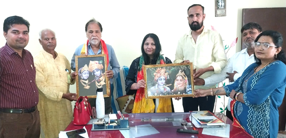 जीजीआईसी हाथरस में प्रधानाचार्य पद का कार्यभार ग्रहण करते ही डॉ. नीरज गोयल का हुआ भव्य स्वागत
