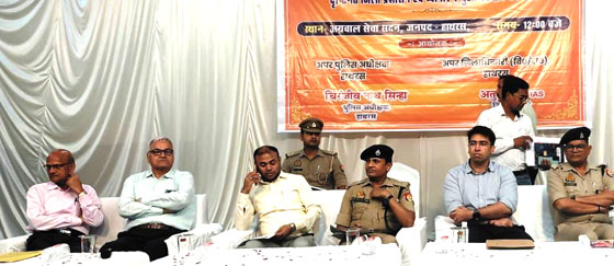 दाऊजी मेला एवं आगामी त्योहारों के दृष्टिगत यातायात व्यवस्था को लेकर जनसंवाद ,व्यापारी बंधुओं एवं अन्य स्टेकहोल्डर्स के सुझावों के आधार पर तैयार होगा समेकित ट्रैफिक प्लान