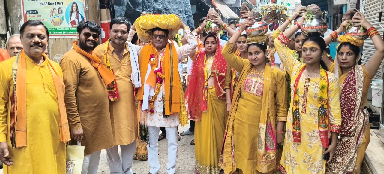 सासनी में कलश यात्रा के साथ हुआ श्री राम कथा का शुभारंभ ,पूज्य श्री अतुल कृष्ण जी महाराज के श्रीमुख से होगा कथा का रसपान