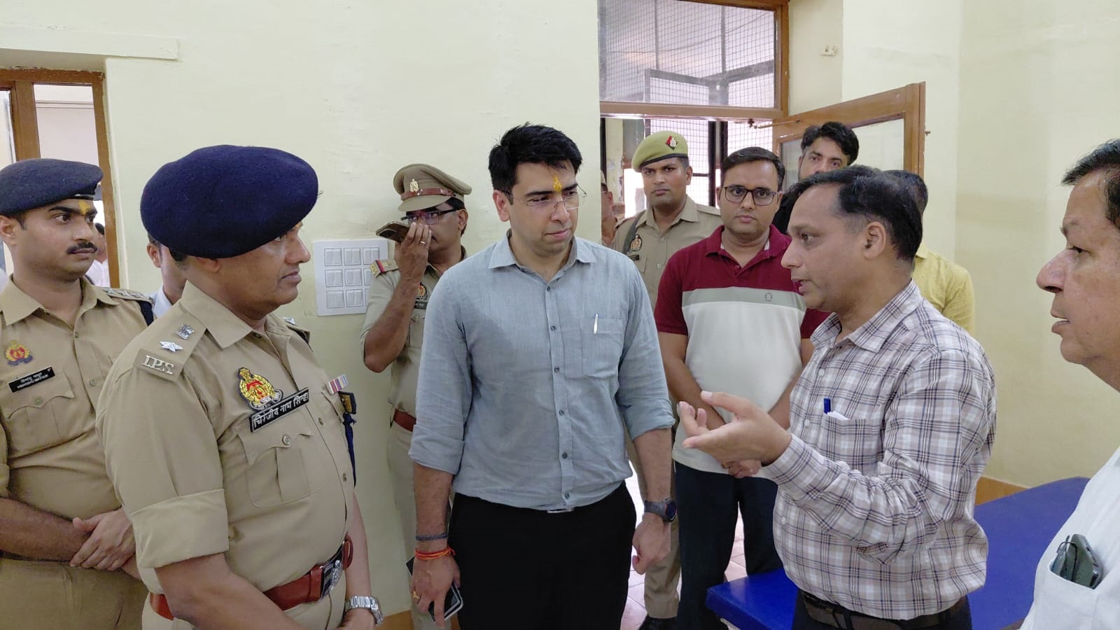 बागला संयुक्त चिकित्सालय की इमरजेंसी होगी और अधिक सुदृढ़ एवं विस्तारित , एम0डी0टी0वी0 अस्पताल परिसर में प्रस्तावित नई इमरजेंसी का जिलाधिकारी एवं पुलिस अधीक्षक ने किया निरीक्षण