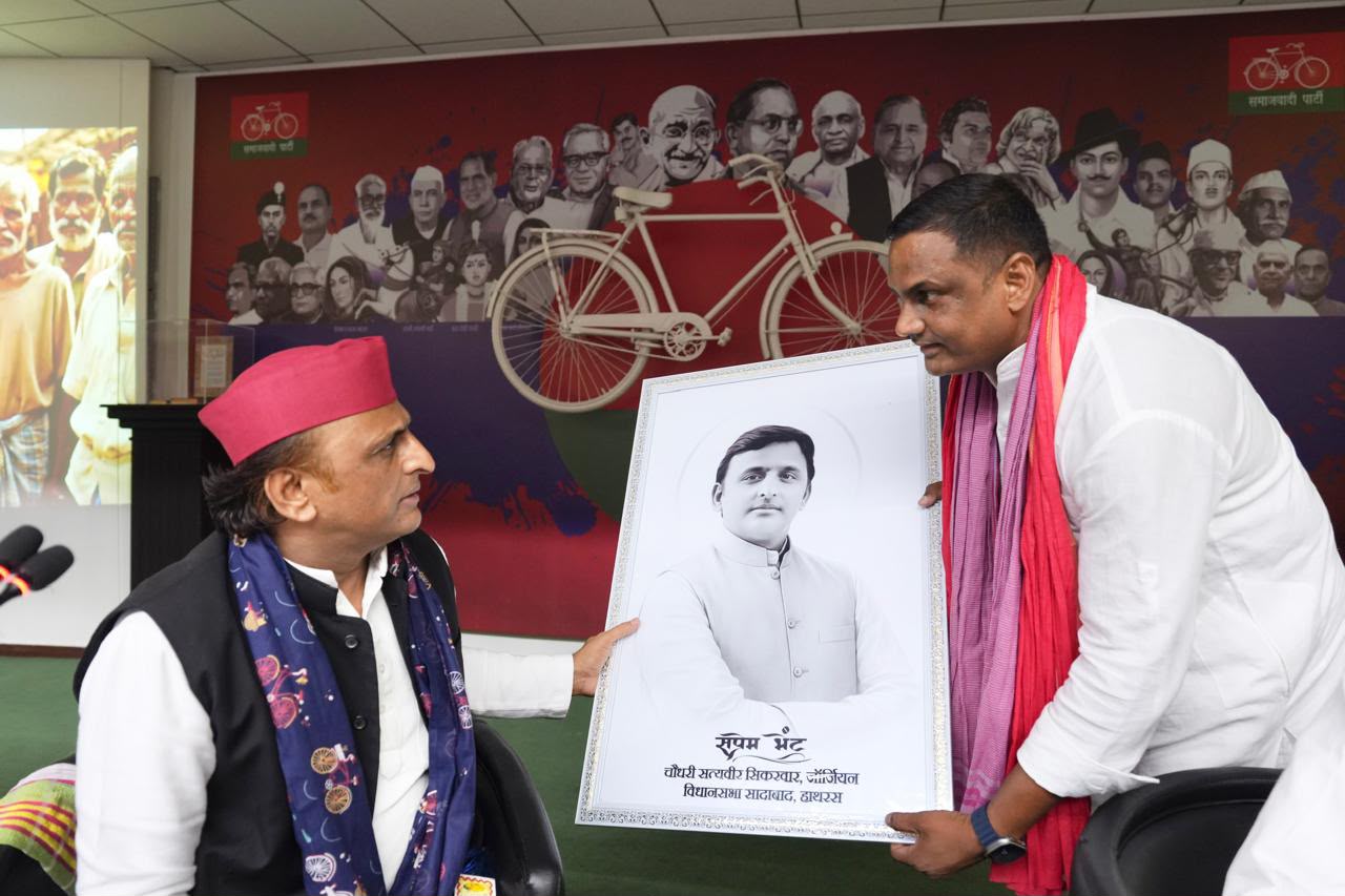 अखिलेश यादव से मिले सपा नेता चौ. सत्यवीर
