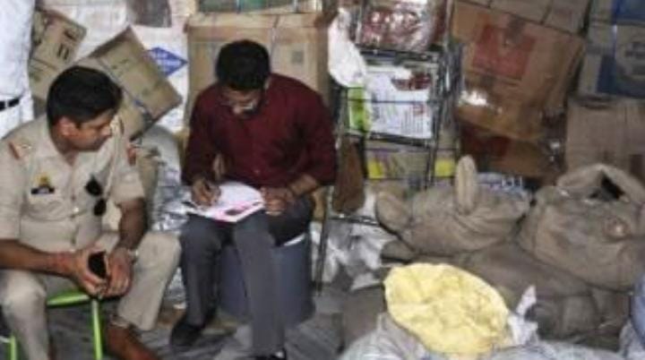 हाथरस में सिक्कों के कथित बड़े कारोबार का खुलासा, सिक्कों से भरे हुये 100 बोरे बरामद, 5 और 10 रुपये के सिक्कों की अनुमानित कीमत 35 लाख रुपये