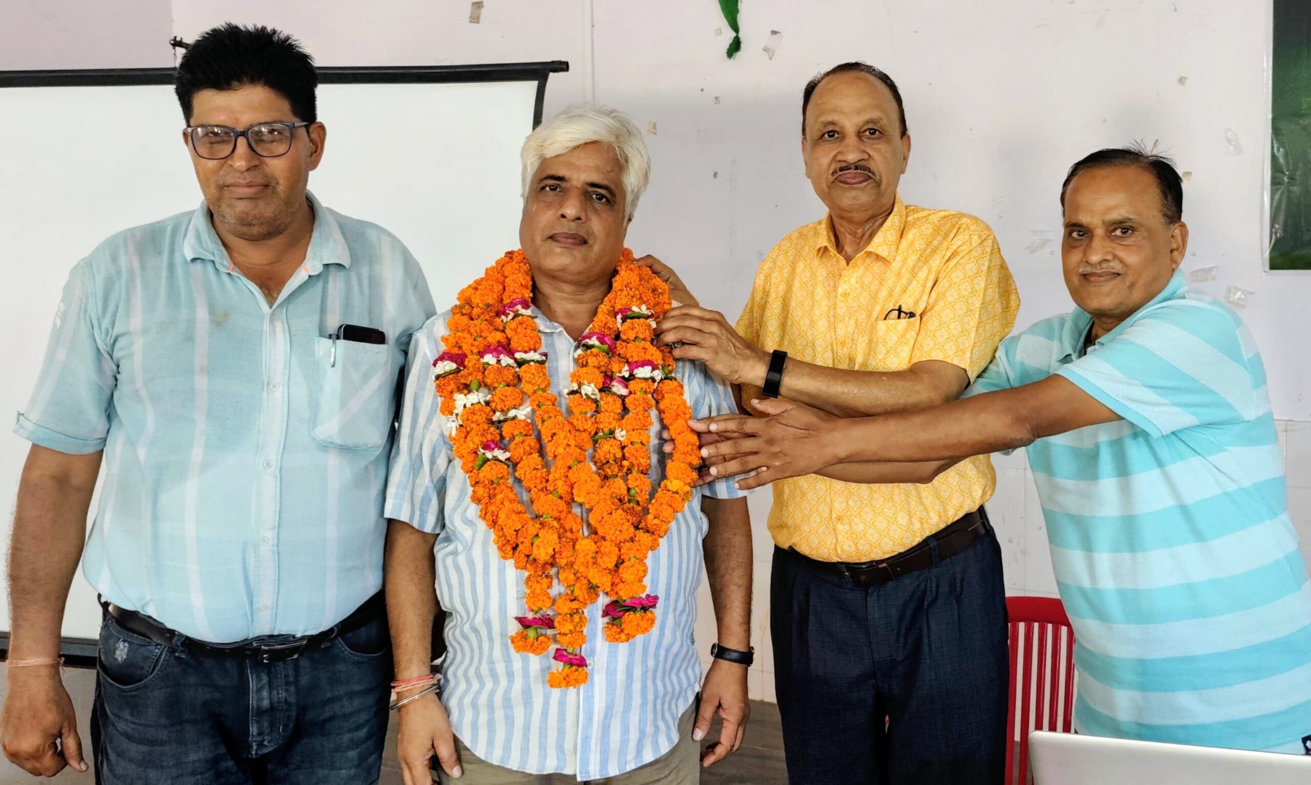 यूपीका के कार्यशाला में समाजसेवी सुरेश अग्रवाल सम्मानित , लाभार्थियों को दी योजना की जानकारी