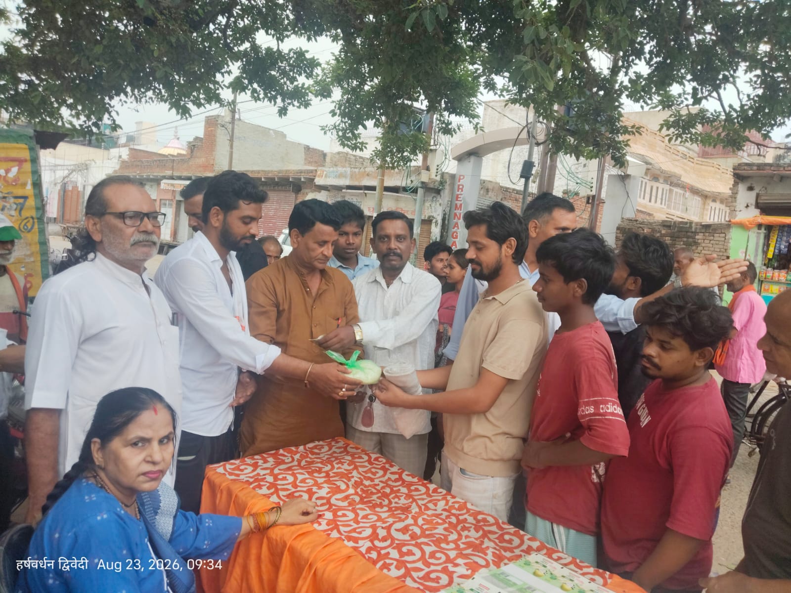 महंगाई के विरोध में राष्ट्रीय अधिकार मोर्चा (राम) पार्टी ने 30 रुपये किलो बांटी चीनी ,जिलाध्यक्ष बोले- सरकार बन्नेबप्त हर यूनिट पर देंगें आधा किलो चोनी