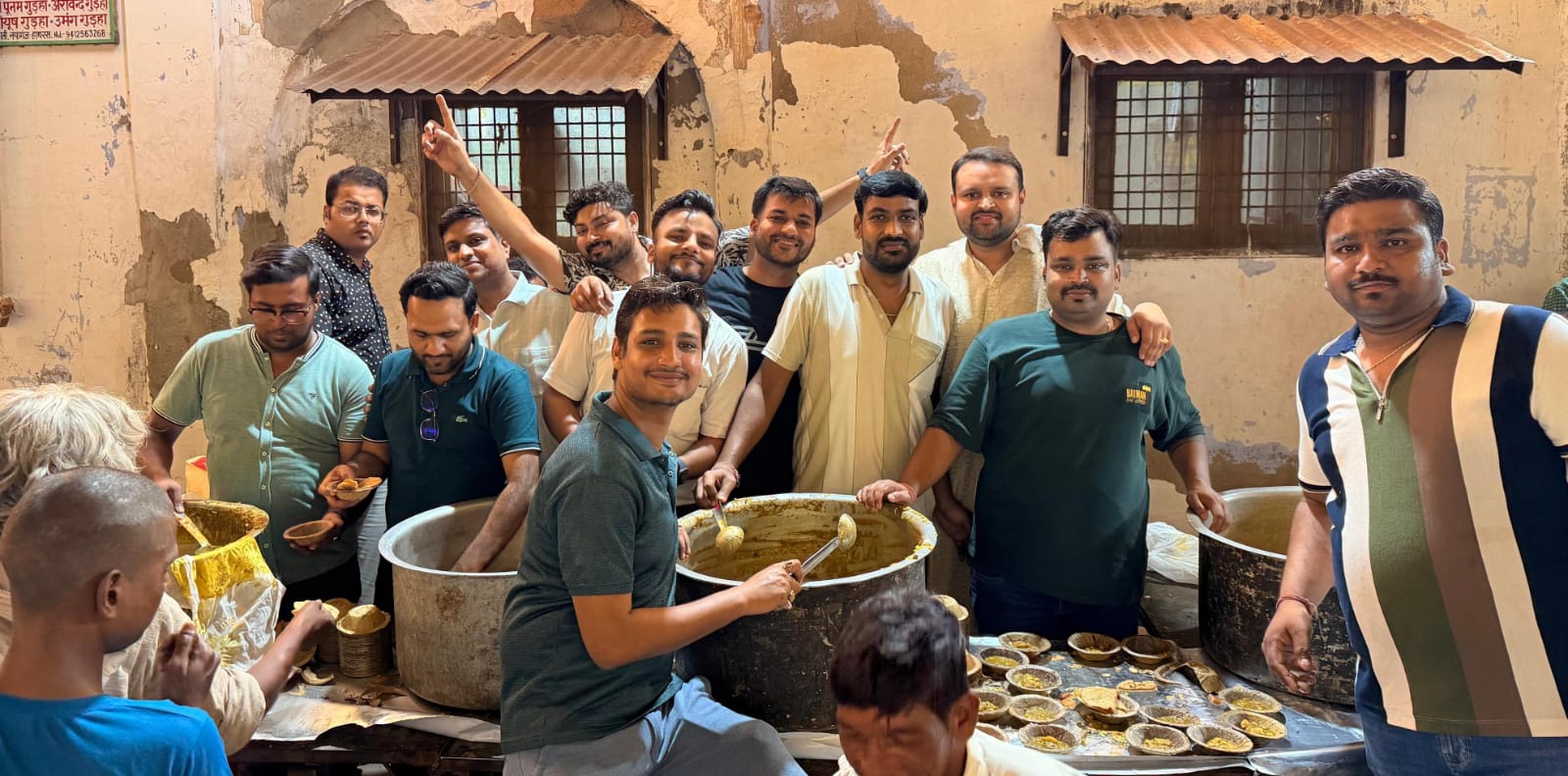 श्रावण मास में श्री गोपेश्वर महादेव का भव्य श्रृंगार,श्री अग्रवाल युवा मंडल ने बांटी पूड़ी प्रसादी