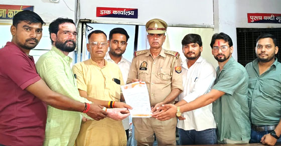 रानी पद्मावती पर टिप्पणी को लेकर हाथरस में एफआईआर की मांग, करणी सेना का अल्टीमेटम