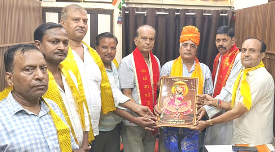 सर्राफा व्यवसायियों ने किया व्यापारी समागम एवं सम्मान समारोह के संयोजक सुरेश अग्रवाल का भव्य स्वागत