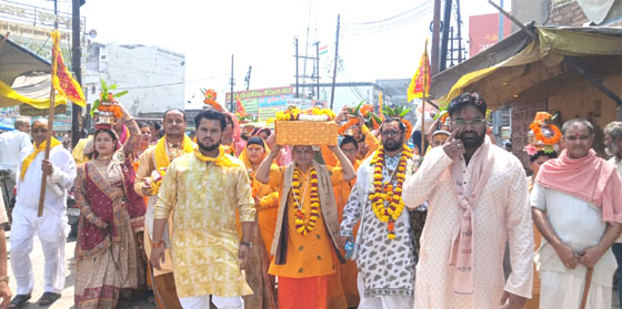 भव्य कलश यात्रा के साथ श्रीराम कथा का शुभारंभ , मन्दिर श्री हनुमानजी महाराज नवग्रह मन्दिर पर हो रहा आयोजन