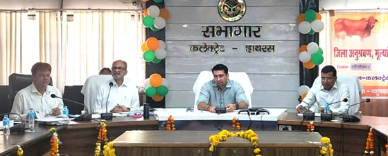 गौ आश्रय स्थलों की व्यवस्थाओं को सुदृढ़ करने के निर्देश