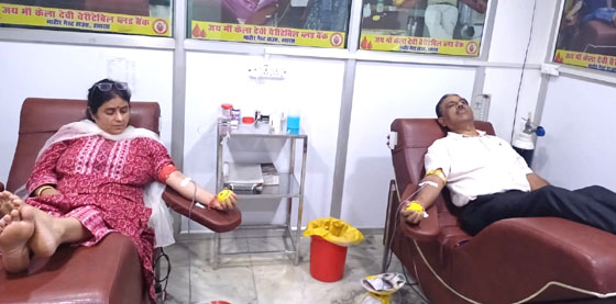 एडीएचआर की पारिवारिक उत्सवों पर रक्तदान मुहिम से प्रेरित होकर बेटे के जन्मदिन पर हर वर्ष रक्तदान करते हैं माता-पिता
