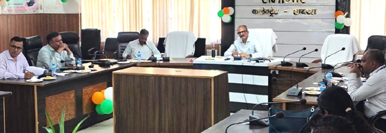 रोजगारपरक ऋण योजनाओं में लंबित प्रकरणों का समयबद्ध निस्तारण सुनिश्चित करें—मुख्य विकास अधिकारी