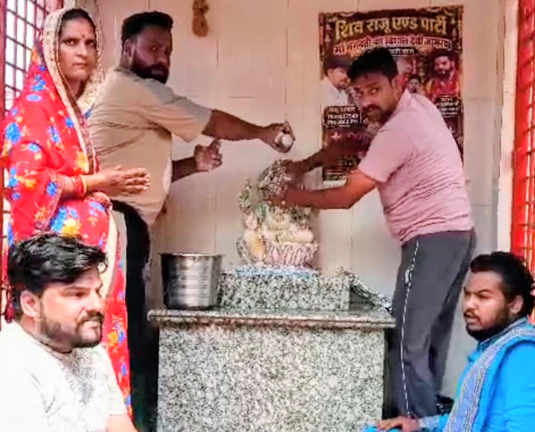 श्री गणेश जी की पूजा अर्चना के साथ हुआ महाभिषेक, चमत्कारी गणेश मन्दिर का 24वां वार्षिक महोत्सव शुरू ,7 कुंतल लड्डुओं से होगा भव्य श्रृंगार, 3.5 कुंतल का बनेगा विशाल मोदक