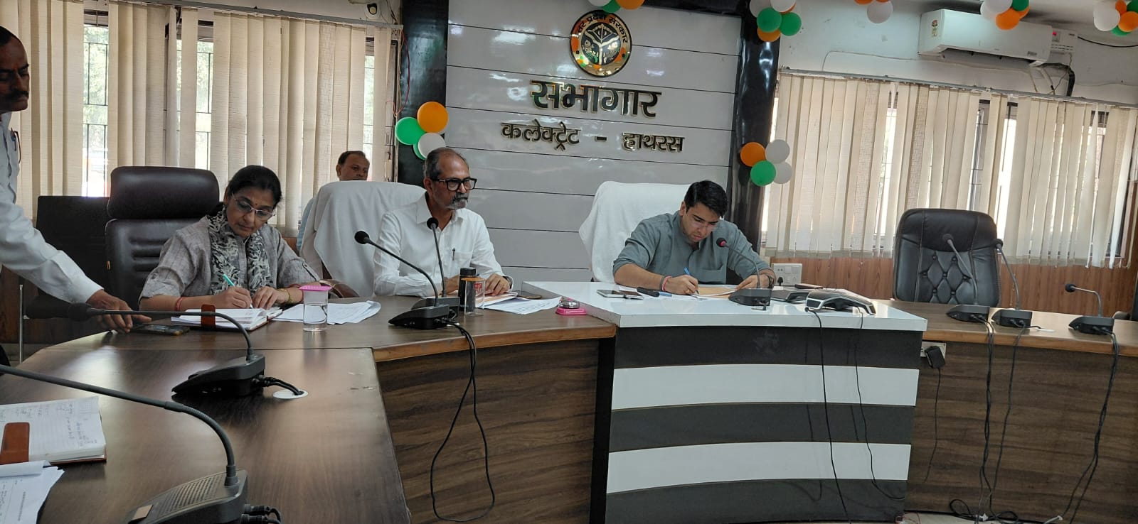 त्वरित आर्थिक विकास योजना के कार्यों में तेजी लाने के निर्देश