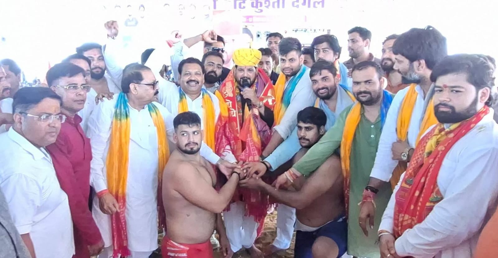 बृजभूषण शरण सिंह ने किया दंगल का शुभारंभ, बोले-दाऊजी महाराज का अखाड़ा कुश्ती की समृद्ध परंपरा का महत्वपूर्ण केंद्र